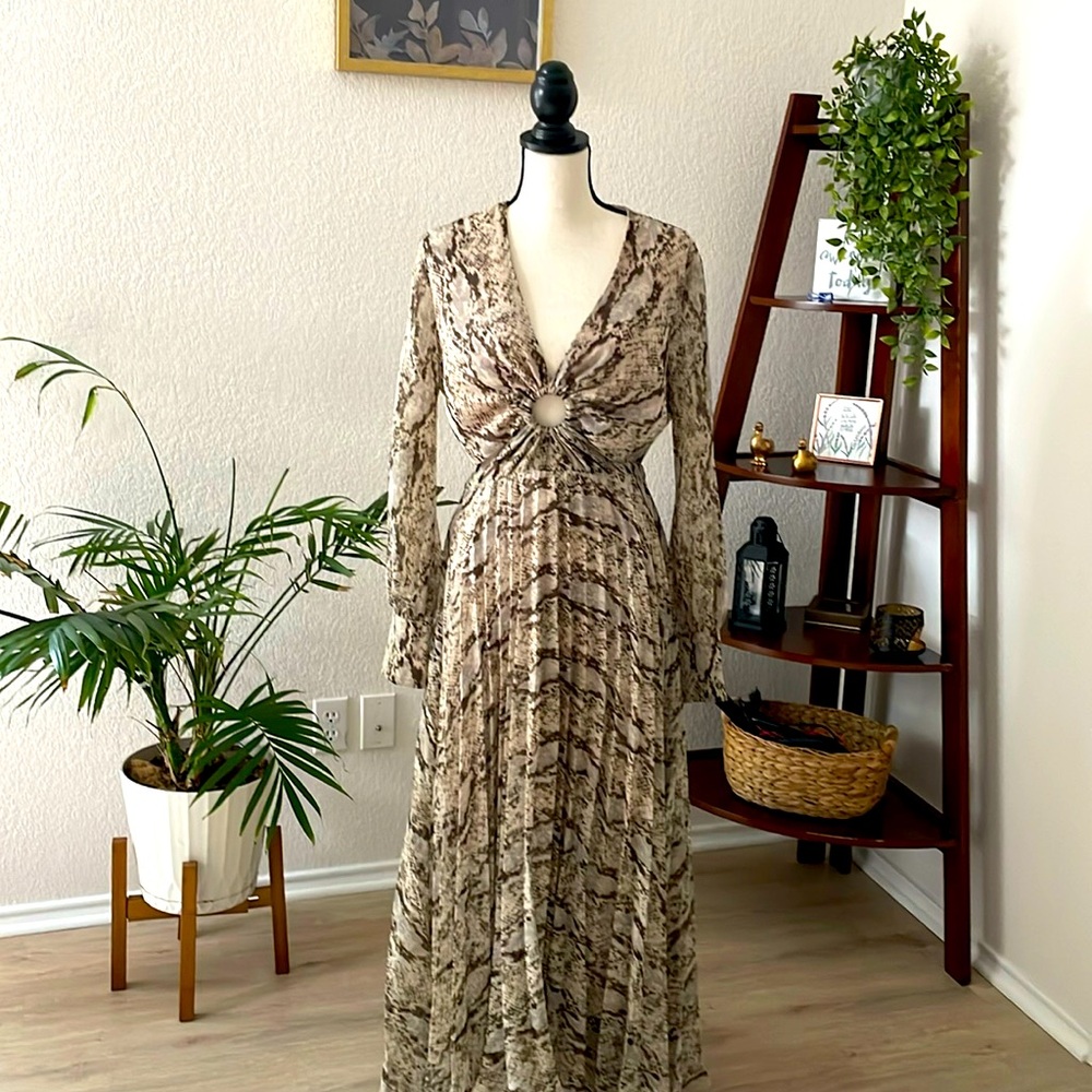 Bardot size 10 (L)